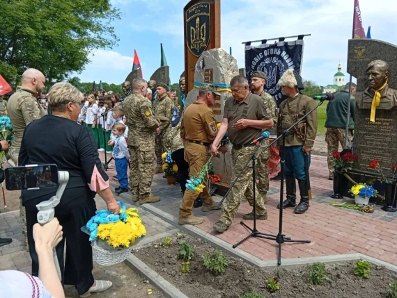 "Маємо вигнати ворога до останнього копита": у Холодному Яру відкрили унікальний монумент сучасним Героям13